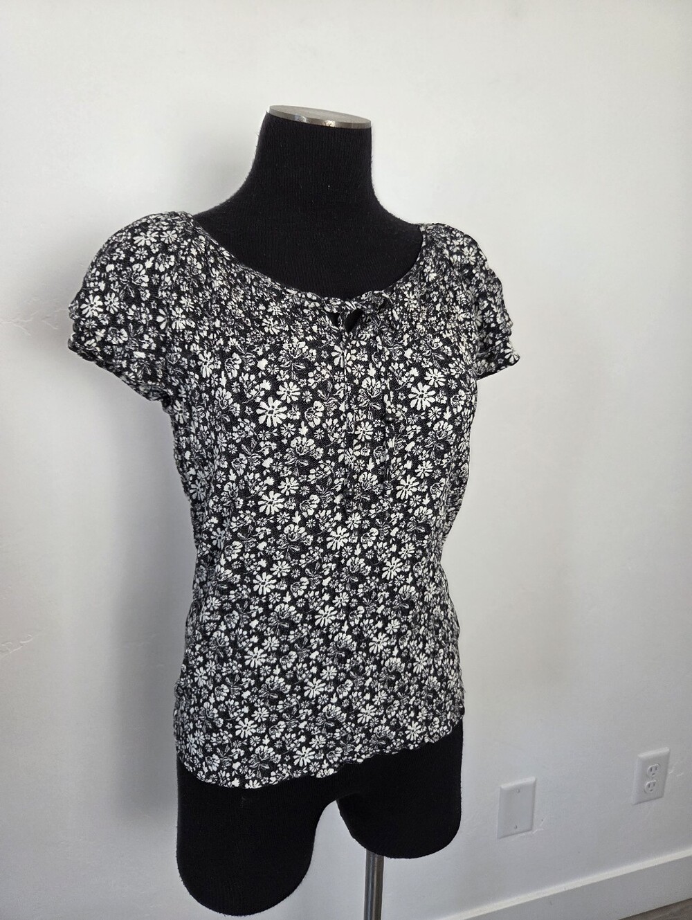 Poppi Black White Floral Fitted Blouse Top Peasant Gypsy Hippie 90s Y2k Small